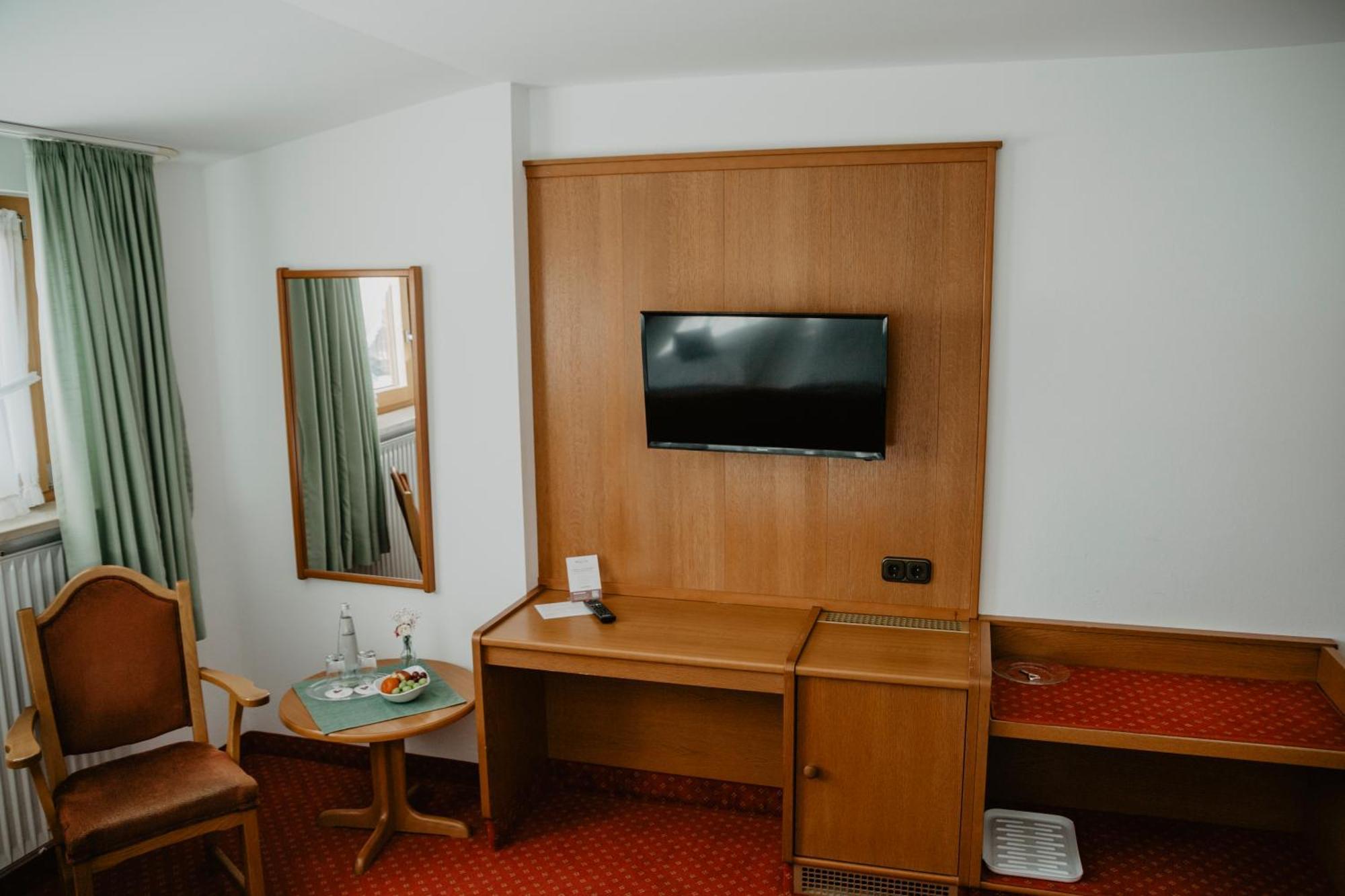 Wessner Hof Landhotel & Restaurant Marquartstein Room photo